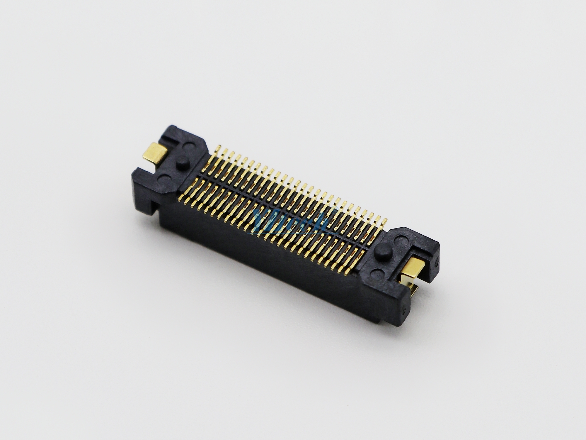 0.635BTB-公(gōng)頭/52P/H5.9/SMT/貼腳寬6.8/帶柱/帶定位片/LCP黑色/半金錫