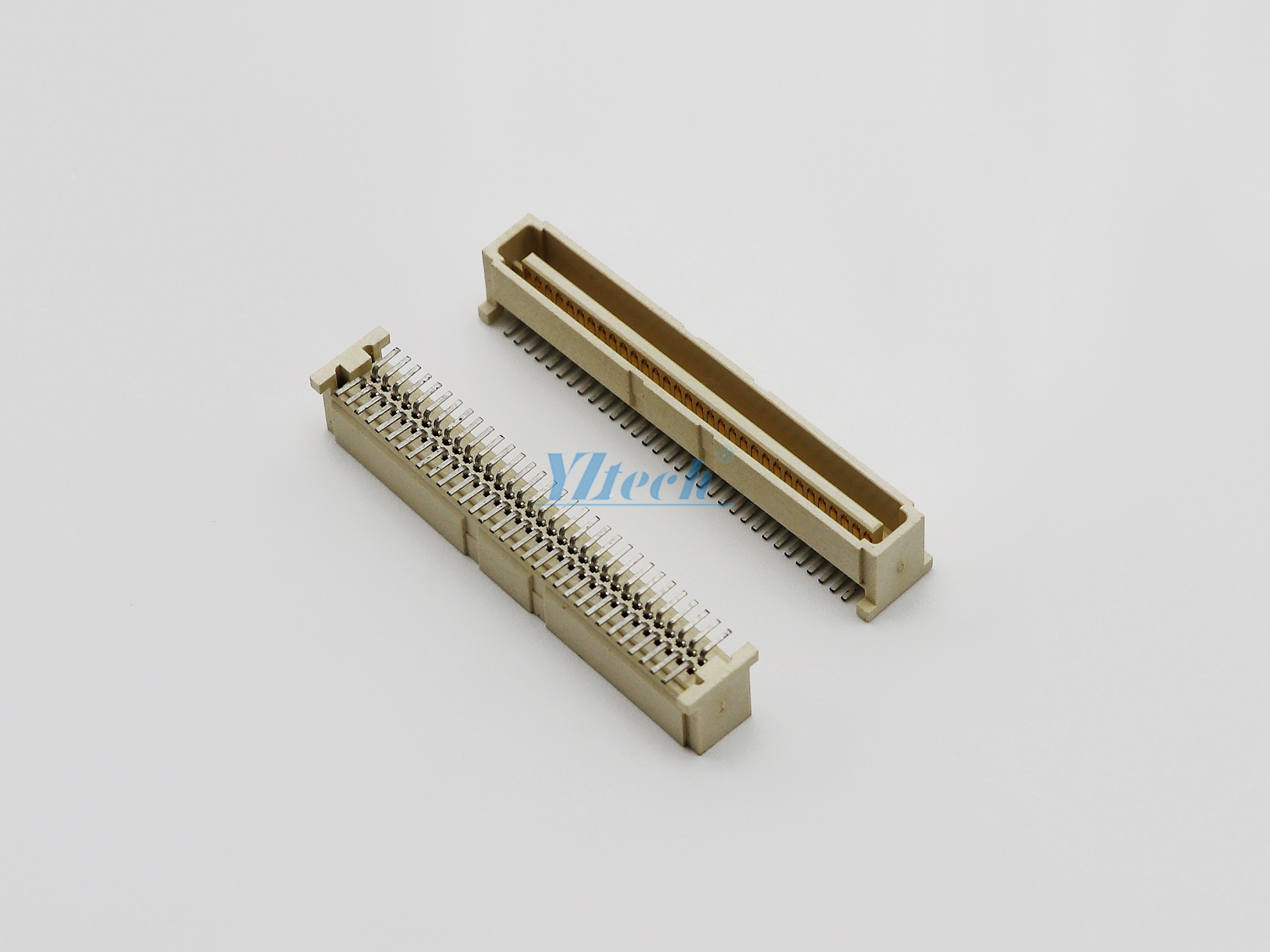 1.0BTB-64P公(gōng)頭/H:6.35/SMT/貼腳寬5.5/無柱/無定位片/本色/LCP料/半金霧錫
